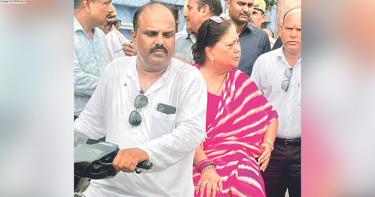 Raje tours Jhalrapatan on Scooty, interacts with public
